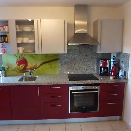 Hochwertig Ausgestattete Mit Balkon In Ruhiger Lage